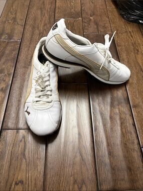 Men’s Puma White and Gold Low-Top Sneakers